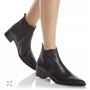 Marc Fisher LIKE NEW Yale Chelsea Leather ankle boot